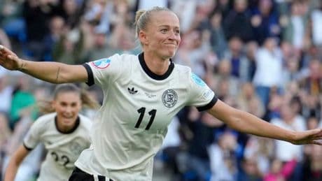 DFB-Frauen drehen Spiel gegen Dänemark - Deutschlands zweiter EM-Sieg im Video