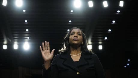 La gobernadora de la Fed Lisa Cook demanda a Trump por intento de destitución