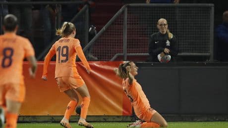 Oranje-spits Renate Jansen (34) nekte Engeland eerder al: ’Kom maar op’
