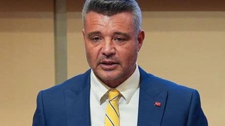 Sadettin Saran, Fenerbahçe başkan adaylığı için gerekli 500 imzayı teslim etti