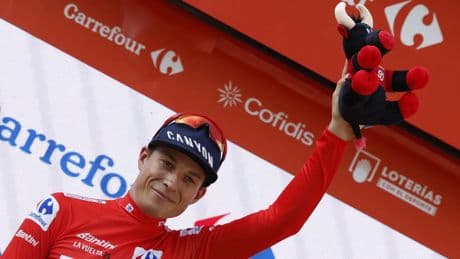 Philipsen gana la primera etapa de la Vuelta a España y estrena el maillot rojo en Italia