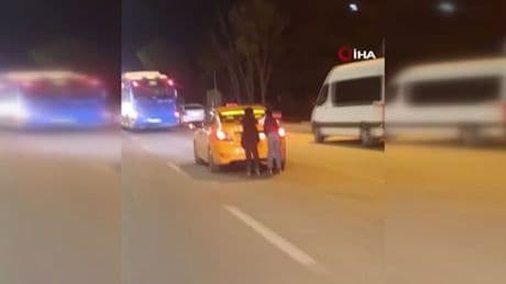 Ankara'da tehlikeli yolculuk kamerada! Canlarını hiçe saydılar