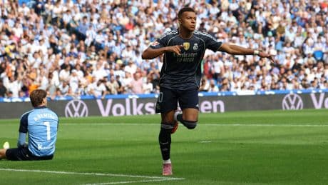 El Madrid resiste y mantiene el pleno de victorias tras ganar a la Real Sociedad tras la expulsión de Huijsen en la primera parte
