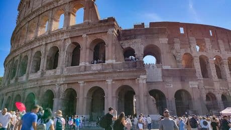 Kolosseum in Rom: Tourist will über Zaun klettern und spießt sich auf