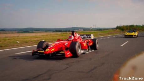 Unglaubliche Szenen - F1-Bolide mit illegaler Spritztour
