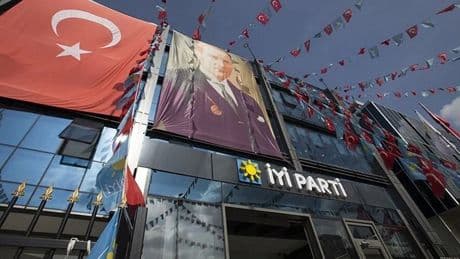 İYİ Parti'de istifa depremi!