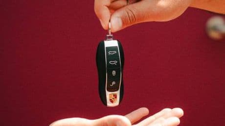 Vendi l'auto? Occhio a questa nuova truffa: il documento che spilla soldi