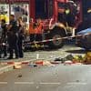 Tödlicher Unfall in Frankfurt: Auto rammt Gruppe von E-Scootern - Zwillinge sterben