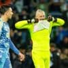 PSV passeert Ajax op de ranglijst door doelpunt van Groningen in slotseconde (2-2)