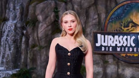 „Jurassic World“-Premiere - Für Scarlett Johansson wird Berlin zum Dschungel