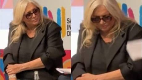 Mara Venier in difficoltà al Salone del libro: "Da un po' di mesi faccio fatica, le cose non vanno bene"