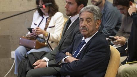 Revilla llega &quot;tranquilo&quot; al acto de conciliación con el rey Juan Carlos