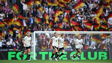 VAR-Irrsinn und Slapstick-Tor: DFB-Frauen ringen auch Dänemark nieder