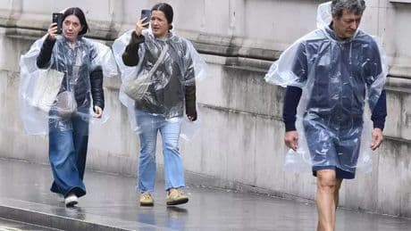 Storm Floris LIVE: Ferries cancelled as Brits brace for 85mph winds and rain