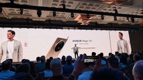 Londra, presentato l'Honor Magic V5: lo smartphone pieghevole dei record