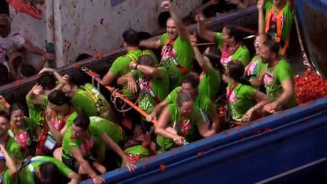 Bei weltberühmtem Fest - Tausende bewerfen sich mit Tomaten