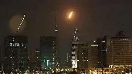 Israele colpisce Teheran, l’Iran risponde: escalation e paura a Gerusalemme