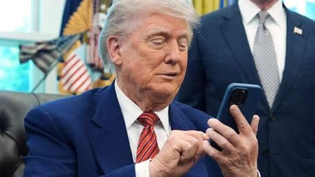 Ganz in Gold - Trump bringt neues Bling-Bling-Handy raus