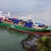 Johan weet niet wat hij meemaakt: enorm vrachtschip ramt Noorse kust en mist zijn huis maar net