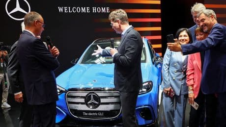 Motorhaube klemmte - MERZedes-Panne auf der IAA
