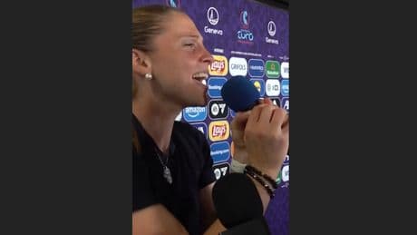 Statt Interview - EM-Star singt plötzlich Welt-Hit