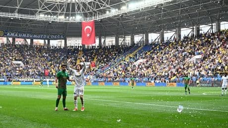 MKE Ankaragücü - Amed Sportif Faaliyetler maçı olaylı başladı