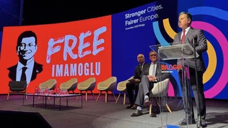 Avrupa'dan İmamoğlu'na 'özel demokrasi' ödülü: Ekranda 'İmamoğlu'na Özgürlük' pankartı!