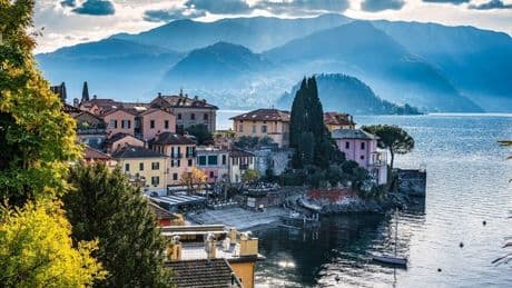 Vacanze low cost in Italia: le otto mete alternative. Dal lago alla montagna, le destinazioni più virali