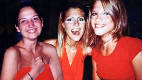 Garlasco, la posizione delle gemelle Cappa: i messaggi all'amico e il rapporto con la cugina Chiara