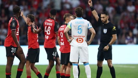 Ligue 1 : en vidéo, le premier carton rouge de la saison après une semelle sur un Marseillais