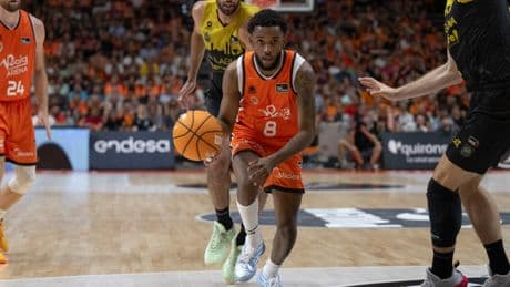 Montero y Pradilla lideran al Valencia que se adelanta en las semifinales