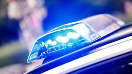 Unterfranken: 18-Jähriger gerät unter Zug und überlebt