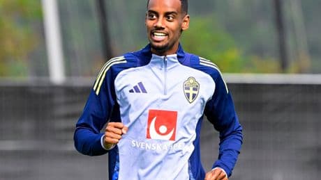 Sweden manager provides Alexander Isak fitness update after record Liverpool move