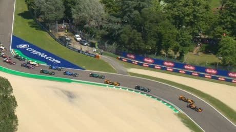 Una salida mágica: Verstappen 'engaña' a Piastri... ¡y Alonso ataca al McLaren!