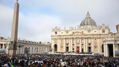 El Vaticano jura su silencio para un cónclave y los cardenales prevén que será largo: &quot;No se puede votar a quien no conocemos&quot;