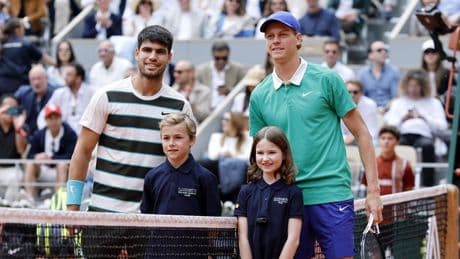 La Philippe Chatrier de Roland Garros se llena de VIPs para ver la final entre Alcaraz y Sinner