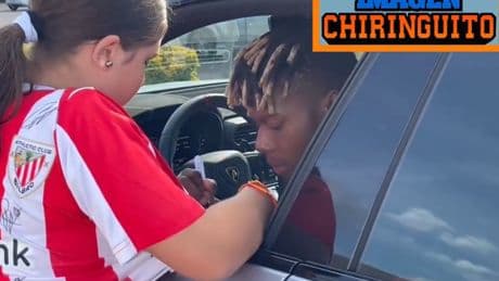 La niña que ha viajado 700 kilómetros para que Nico Williams le firme su camiseta