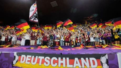 Olympiasiegerin in Zürich: Laura Ludwig über Fußball-EM: "Coole Atmosphäre hier"