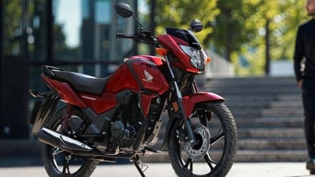 La renovada Honda CB125F, ya disponible en los concesionarios