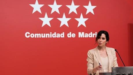 Ayuso se revuelve contra el Supremo por rechazar la demanda de su novio contra Montero