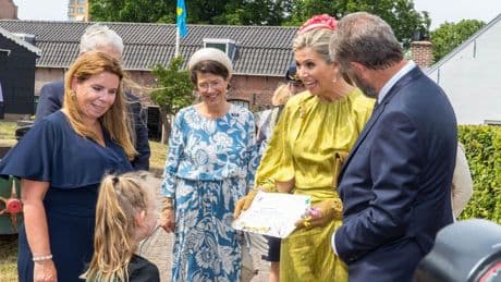 Van hofdame tot chauffeur: dít zijn de extra handjes die Máxima laten shinen