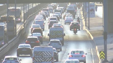 Uyum haftası başladı, kabus geri döndü! İstanbul'da trafik yoğunluğu oluştu