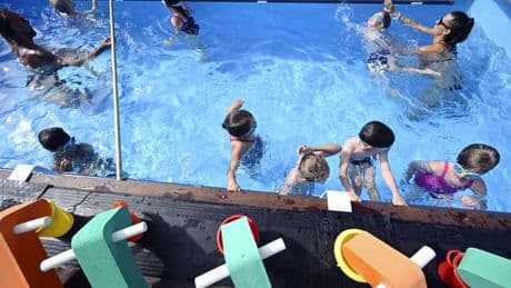 "Un drame accidentel": un enfant de 8 ans tue un sexagénaire en sautant du plongeoir d'une piscine