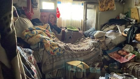 Kötü koku vatandaşları rahatsız etmişti! Evden çıkanlara ekipler bile inanamadı