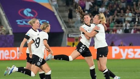 Frauen-EM: Mit rund 16.000 Fans im Rücken! Deutschland trifft auf Dänemark