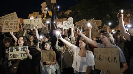 Proteste in der Ukraine: Selenskyj bemüht sich um Schadensbegrenzung