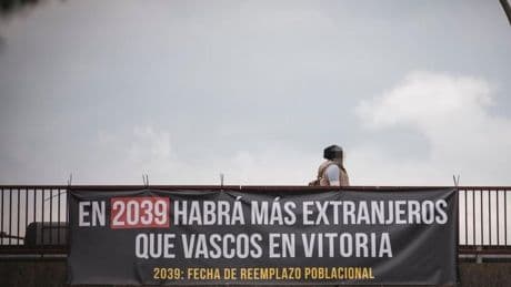 La alcaldesa de Vitoria ordena investigar una campaña de Vox por «delito de odio»