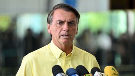 Brésil: l'ex-président Jair Bolsonaro opéré à l'abdomen pour une occlusion intestinale