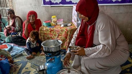 Au Pakistan, les familles cherchent des recettes de cuisine locales pour enrayer la malnutrition infantile