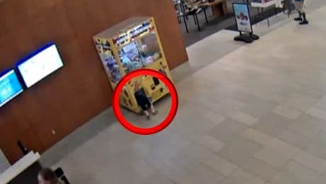 In Automaten gefangen - Dieser Junge wird zum Hauptpreis